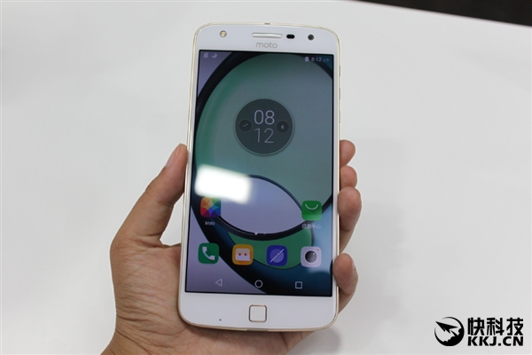 联想重回巅峰之作！Moto ZZ Play现场图：定义模块化手机