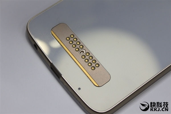 联想重回巅峰之作！Moto ZZ Play现场图：定义模块化手机