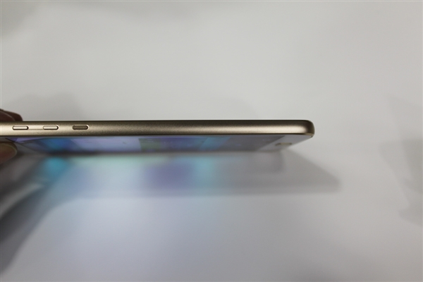 联想重回巅峰之作！Moto ZZ Play现场图：定义模块化手机