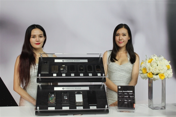 联想重回巅峰之作！Moto ZZ Play现场图：定义模块化手机