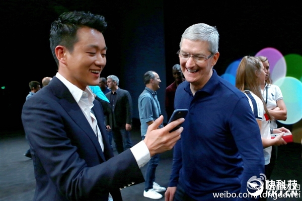 iPhone 7发布会邀请唯一中国明星：苹果总部门前啃苹果