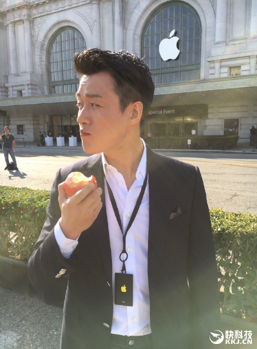 iPhone 7发布会邀请唯一中国明星：苹果总部门前啃苹果