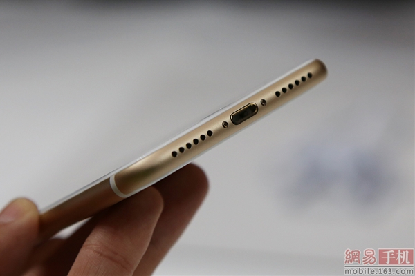 对比6S！iPhone 7土豪金高清图赏
