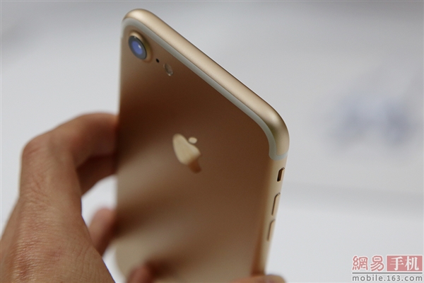 对比6S！iPhone 7土豪金高清图赏
