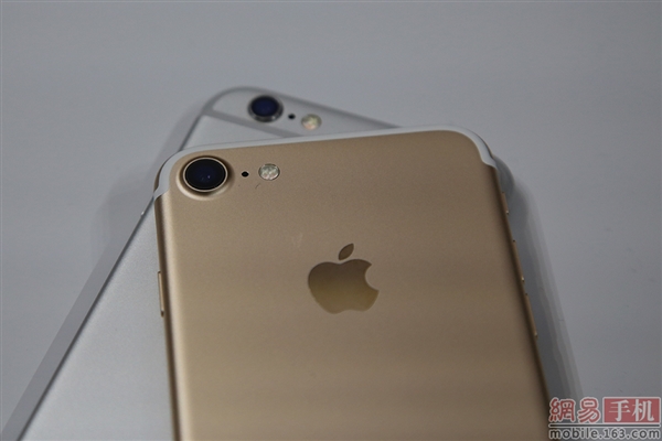对比6S！iPhone 7土豪金高清图赏