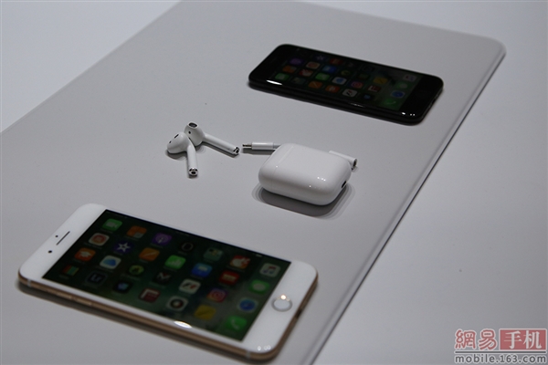 对比6S！iPhone 7土豪金高清图赏