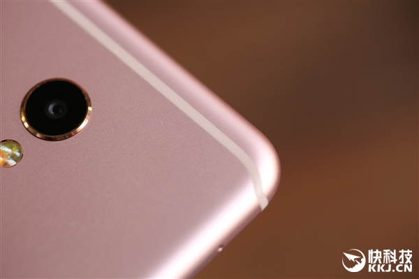 玫瑰金版魅族MX6图赏：有一丝淡雅