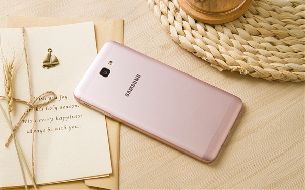 三星Galaxy On7 (2016)图赏：金属机身、摄像头0凸