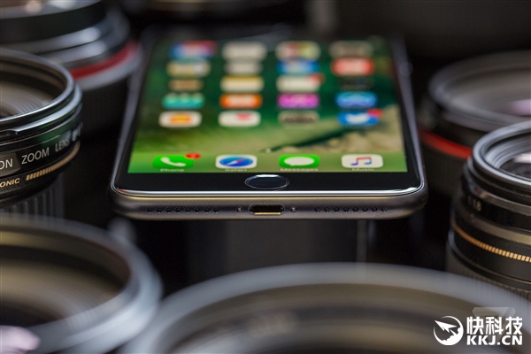 干掉Lightning接口：iPhone 8要USB-C
