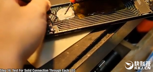 逼格爆表：iPhone 7 Plus亮黑色背部Logo发光后...