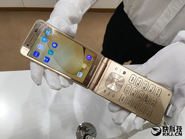 三星土豪机W2017正式发布！双1080p屏/售价2万