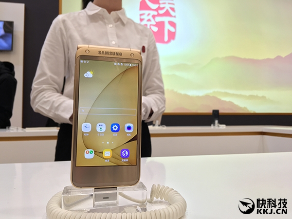 三星土豪机W2017正式发布！双1080p屏/售价2万