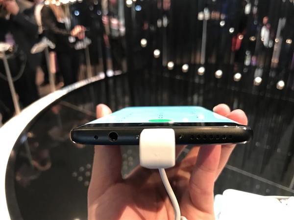 国内独家！华为Mate 9保时捷版现场图赏：2K曲屏