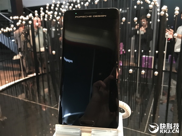 国内独家！华为Mate 9保时捷版现场图赏：2K曲屏