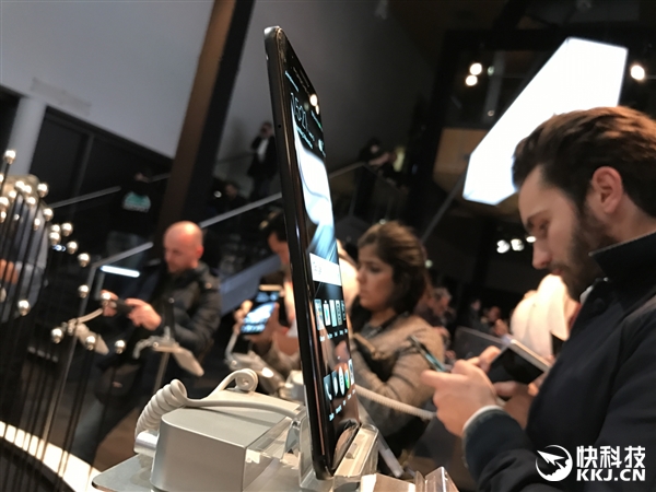 国内独家！华为Mate 9保时捷版现场图赏：2K曲屏