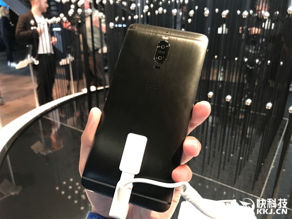 国内独家！华为Mate 9保时捷版现场图赏：2K曲屏