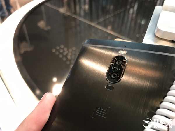 国内独家！华为Mate 9保时捷版现场图赏：2K曲屏