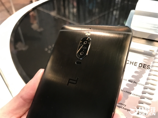 国内独家！华为Mate 9保时捷版现场图赏：2K曲屏