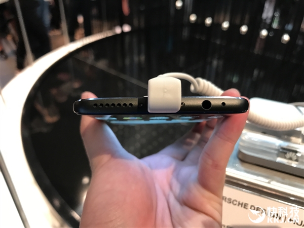 国内独家！华为Mate 9保时捷版现场图赏：2K曲屏