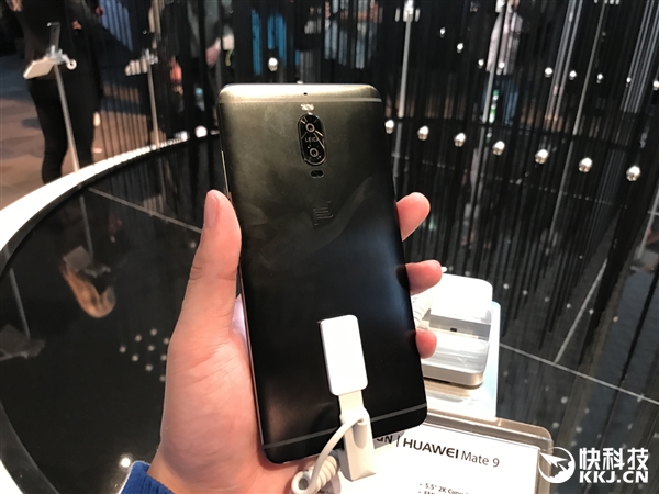 国内独家！华为Mate 9保时捷版现场图赏：2K曲屏