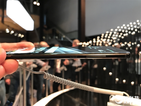 国内独家！华为Mate 9保时捷版现场图赏：2K曲屏