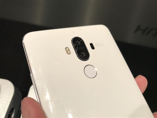 华为Mate 9陶瓷白高清图赏：清新利落