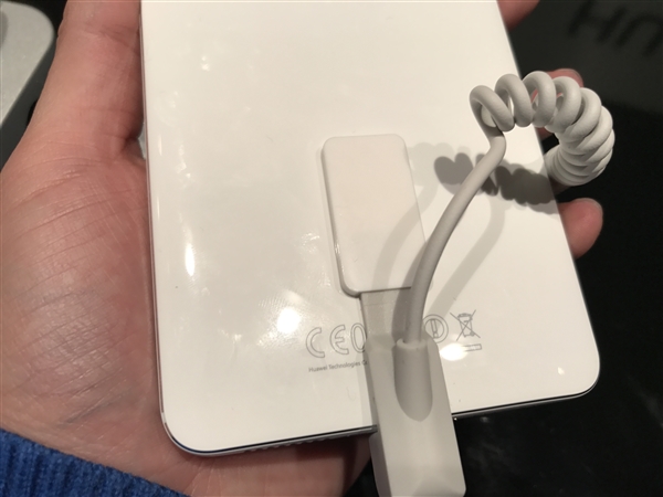 华为Mate 9陶瓷白高清图赏：清新利落