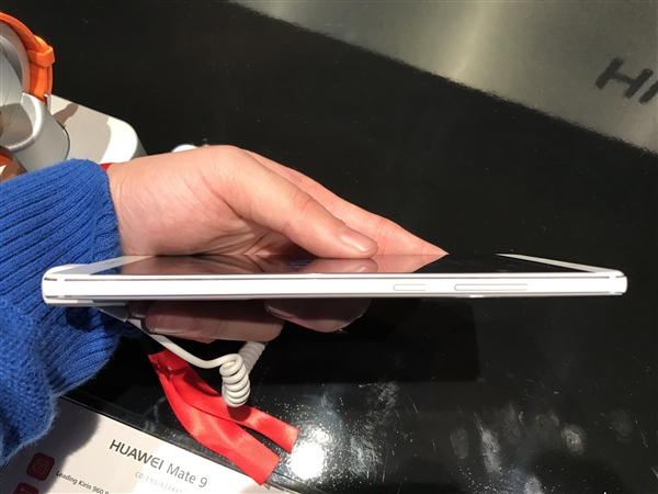 华为Mate 9陶瓷白高清图赏：清新利落