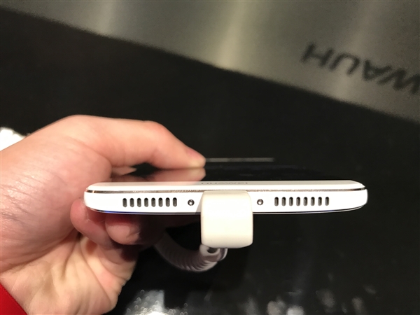 华为Mate 9陶瓷白高清图赏：清新利落