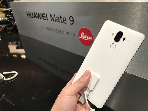 华为Mate 9陶瓷白高清图赏：清新利落