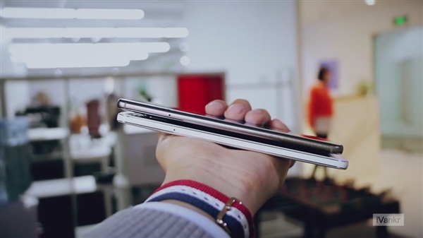 双曲面＋前置指纹！华为Mate 9 Pro开箱视频