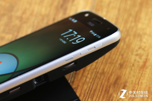 Moto Z投影模块体验：或可轻办公浅娱乐 