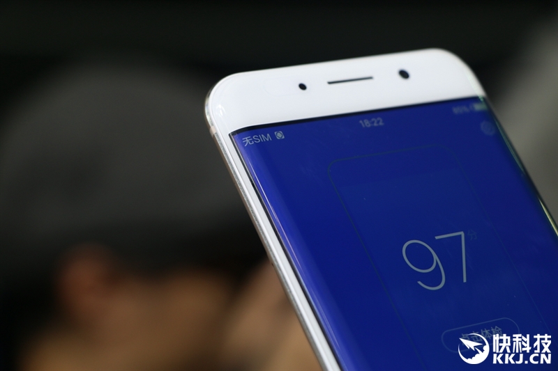 新双曲面屏很逆天！vivo超级旗舰Xplay6上手图赏