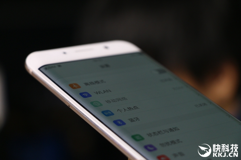 新双曲面屏很逆天！vivo超级旗舰Xplay6上手图赏