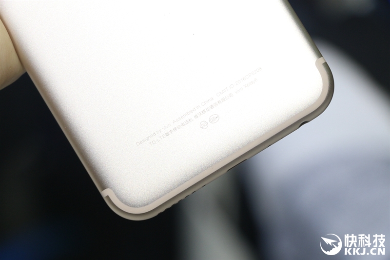 新双曲面屏很逆天！vivo超级旗舰Xplay6上手图赏