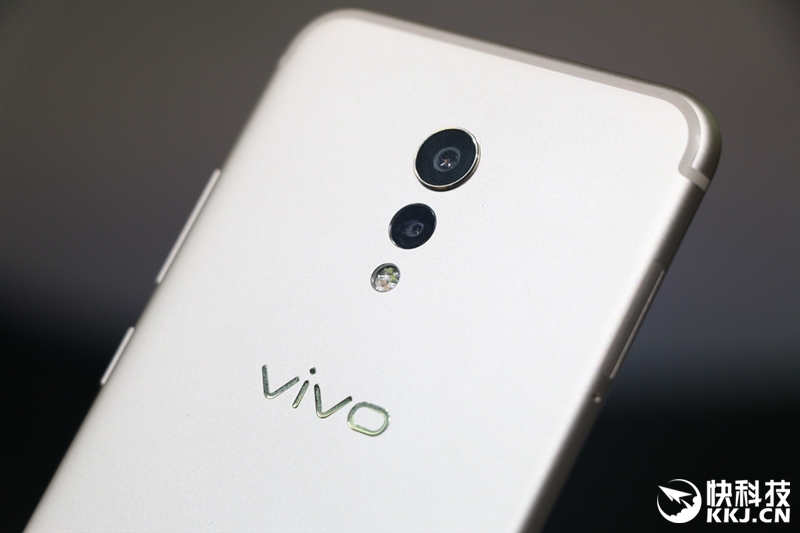 新双曲面屏很逆天！vivo超级旗舰Xplay6上手图赏