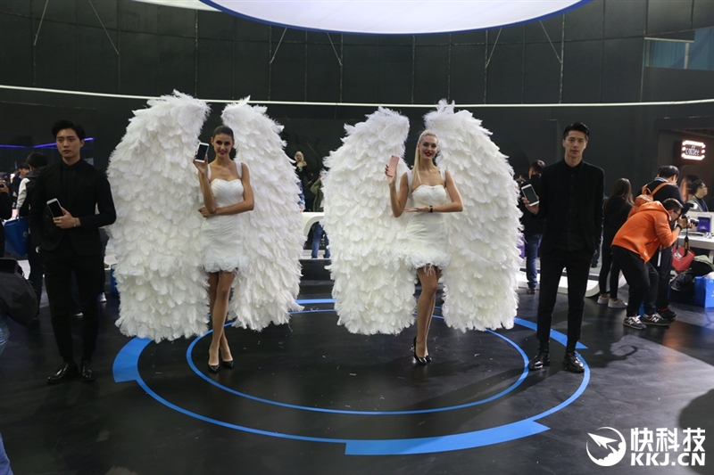 新双曲面屏很逆天！vivo超级旗舰Xplay6上手图赏