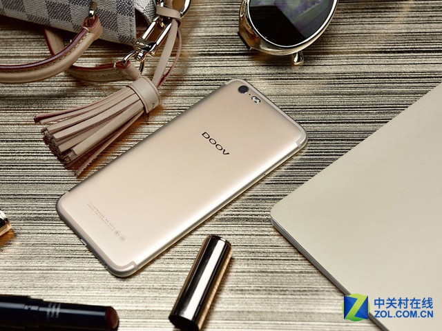 自拍旗舰也讲究颜值 朵唯L9报价2199元 