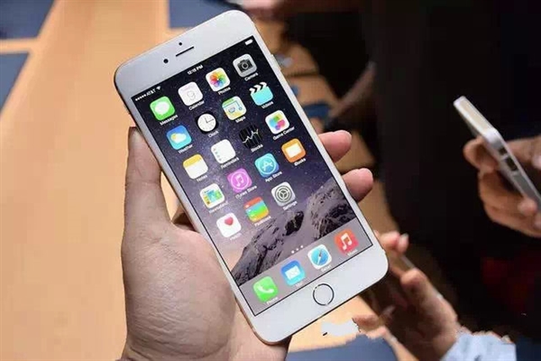 苹果手机近两月被投诉八百多起：异常关机、自燃