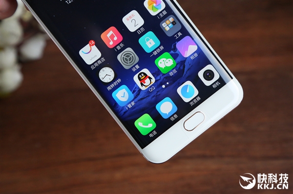 萌神代言！vivo Xplay6开启预约：四曲面屏/4498元