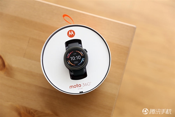 2388元！Moto 360运动版国行图赏：硅胶腕带