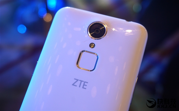 指纹+双卡全网通！689元中兴A1开卖