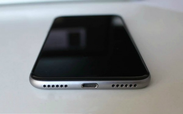 苹果iPhone 7真机谍照曝光：魅族笑了 