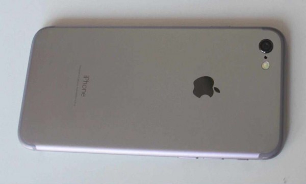 苹果iPhone 7真机谍照曝光：魅族笑了 