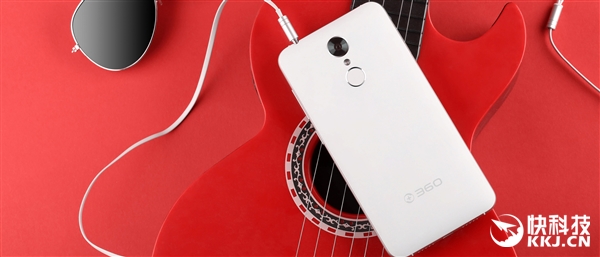 599元！360新款手机F4图赏：对称美学