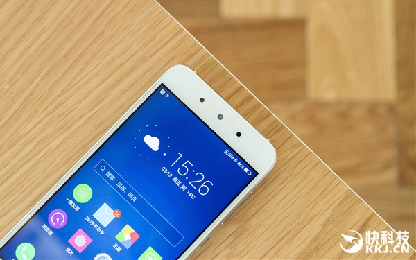 599元！360新款手机F4图赏：对称美学