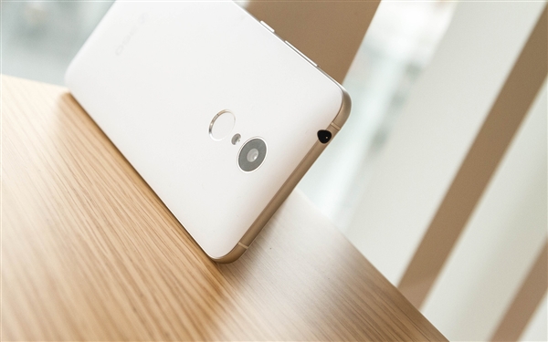 599元！360新款手机F4图赏：对称美学