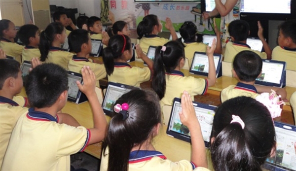 农村小学推2560元平板电脑：称让学生自愿买