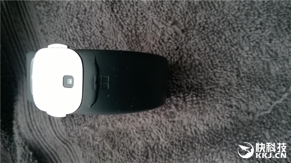 触目惊心！微软手环2腕带大量开裂