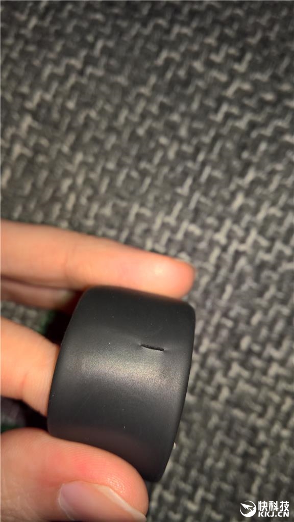 触目惊心！微软手环2腕带大量开裂